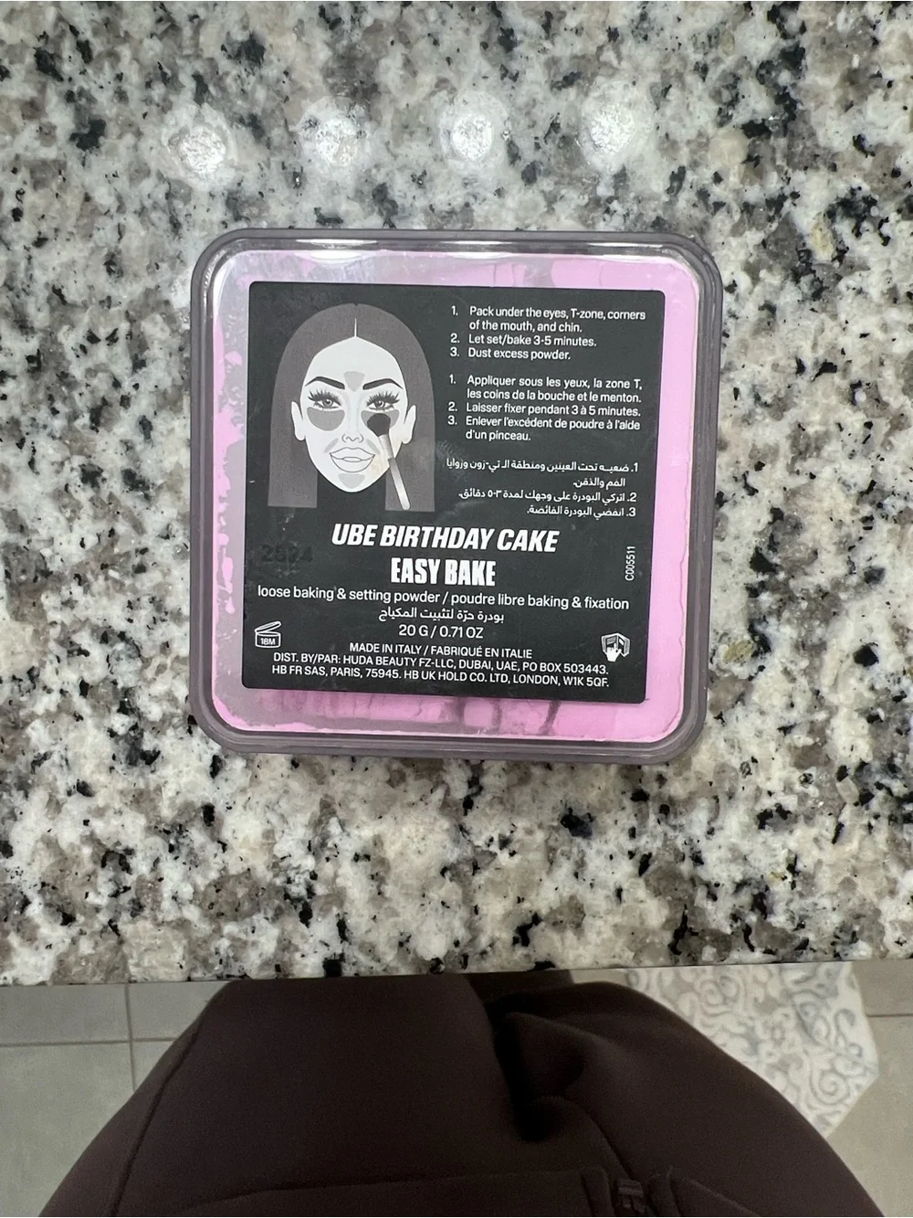 HUDA BEAUTY Birthday Cake Easy Bake Powder